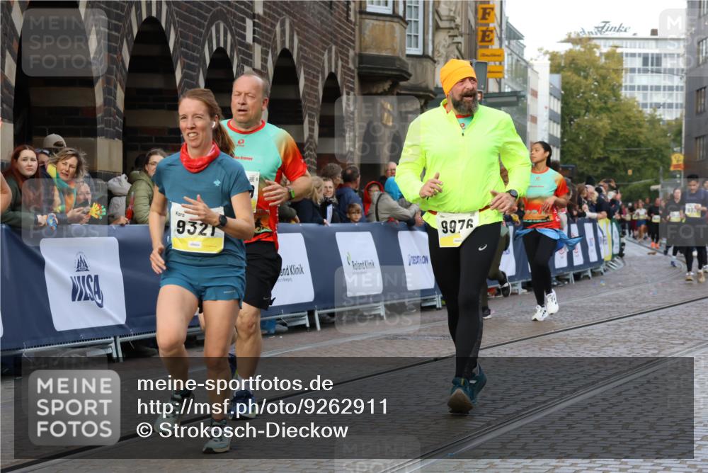 05.10.2025 - 20. swb-Marathon Bremen Strokosch-Dieckow http://msf.ph/oto/9262911 05.10.2025 11:06:53 Ziel 8574, 9321, 9605, 9826, 9942, 9976, 10396, 10580, 11355, 11389, 11414, 11497, 11622 meine-sportfotos.de