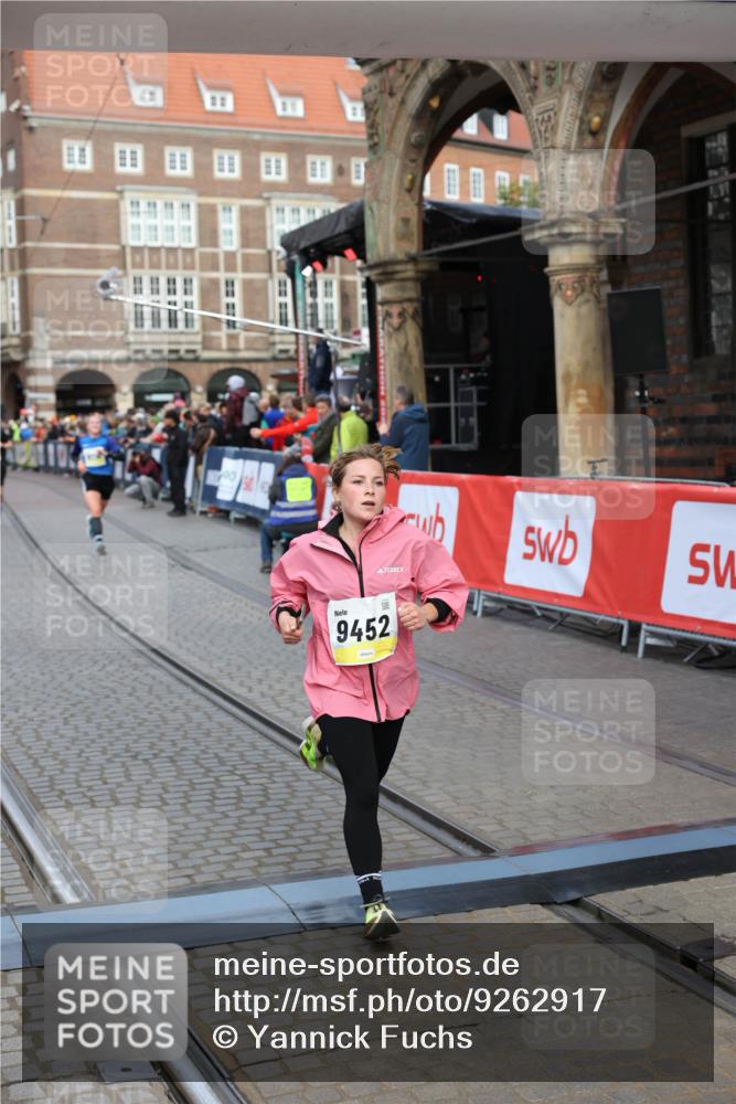 05.10.2025 - 20. swb-Marathon Bremen Yannick Fuchs http://msf.ph/oto/9262917 05.10.2025 10:49:52 Ziel 9218, 9452, 10170, 10726, 10781, 10873, 11692 meine-sportfotos.de