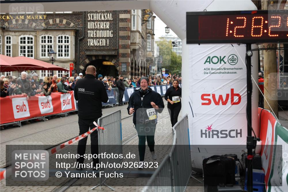 05.10.2025 - 20. swb-Marathon Bremen Yannick Fuchs http://msf.ph/oto/9262923 05.10.2025 11:24:24 Ziel 9733, 11190 meine-sportfotos.de