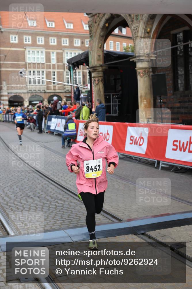 05.10.2025 - 20. swb-Marathon Bremen Yannick Fuchs http://msf.ph/oto/9262924 05.10.2025 10:49:52 Ziel 9218, 9452, 10170, 10726, 10781, 10873, 11692 meine-sportfotos.de