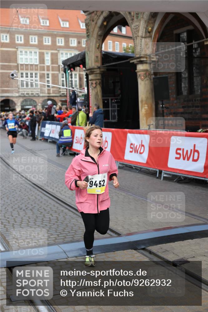 05.10.2025 - 20. swb-Marathon Bremen Yannick Fuchs http://msf.ph/oto/9262932 05.10.2025 10:49:52 Ziel 9218, 9452, 10170, 10726, 10781, 10873, 11692 meine-sportfotos.de