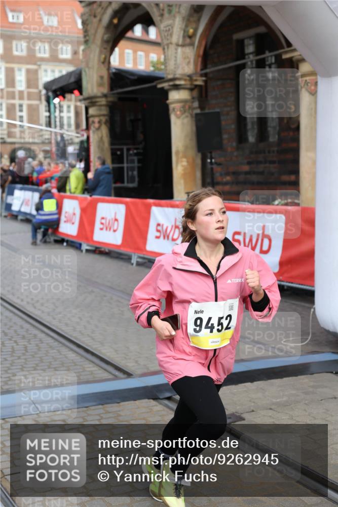 05.10.2025 - 20. swb-Marathon Bremen Yannick Fuchs http://msf.ph/oto/9262945 05.10.2025 10:49:52 Ziel 9218, 9452, 10170, 10726, 10781, 10873, 11692 meine-sportfotos.de
