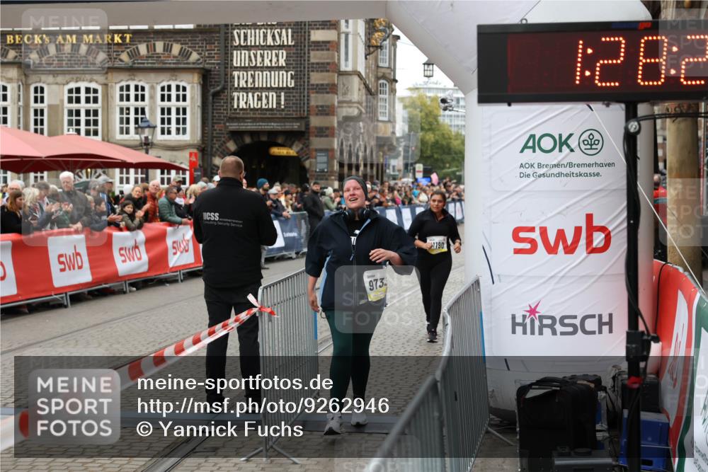 05.10.2025 - 20. swb-Marathon Bremen Yannick Fuchs http://msf.ph/oto/9262946 05.10.2025 11:24:25 Ziel 9733, 11190 meine-sportfotos.de