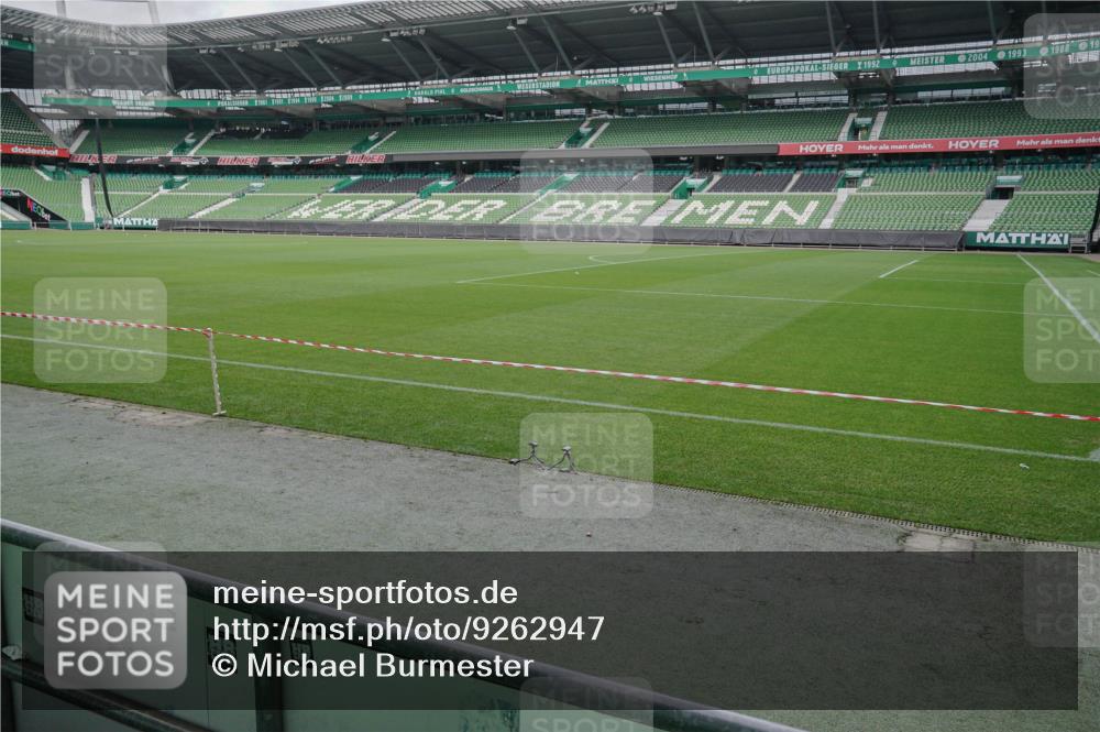 05.10.2025 - 20. swb-Marathon Bremen Michael Burmester http://msf.ph/oto/9262947 05.10.2025 11:49:03 Laufen im Stadion  meine-sportfotos.de