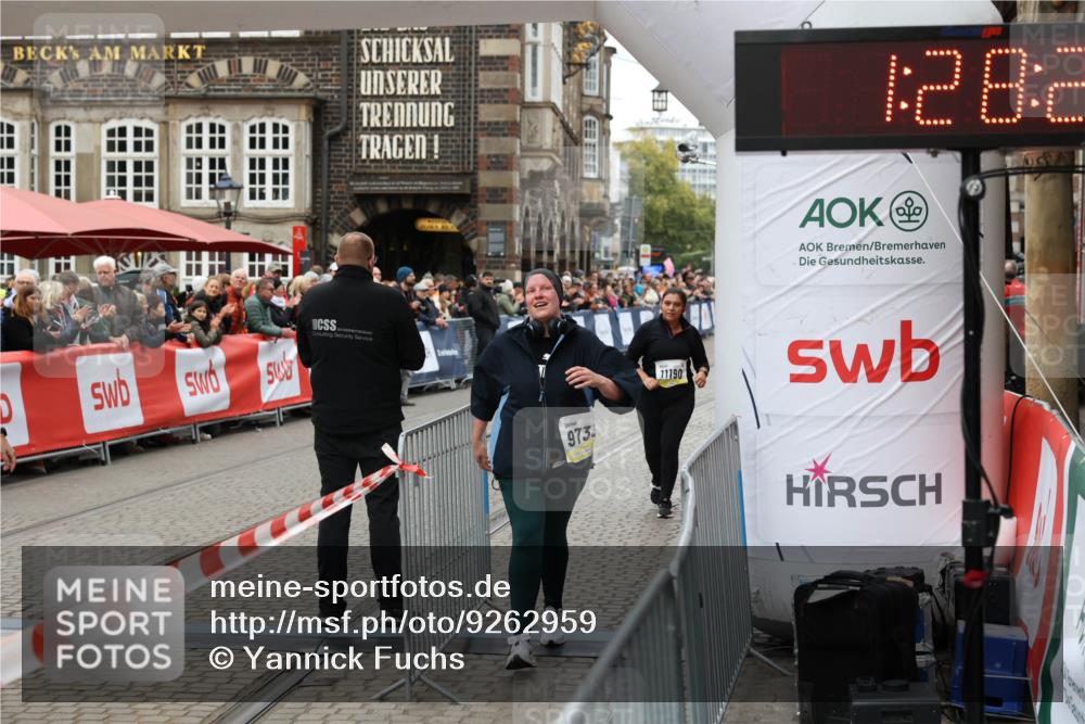 05.10.2025 - 20. swb-Marathon Bremen Yannick Fuchs http://msf.ph/oto/9262959 05.10.2025 11:24:25 Ziel 9733, 11190 meine-sportfotos.de