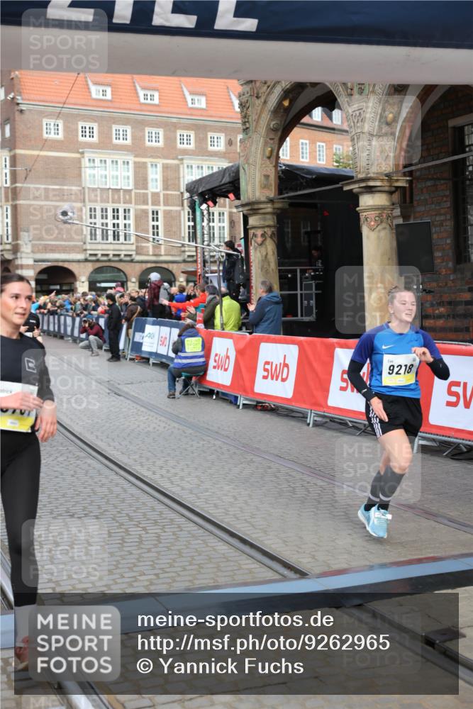 05.10.2025 - 20. swb-Marathon Bremen Yannick Fuchs http://msf.ph/oto/9262965 05.10.2025 10:49:55 Ziel 9218, 9369, 9452, 9696, 9761, 9889, 10346, 10726, 10781, 11091, 11692 meine-sportfotos.de