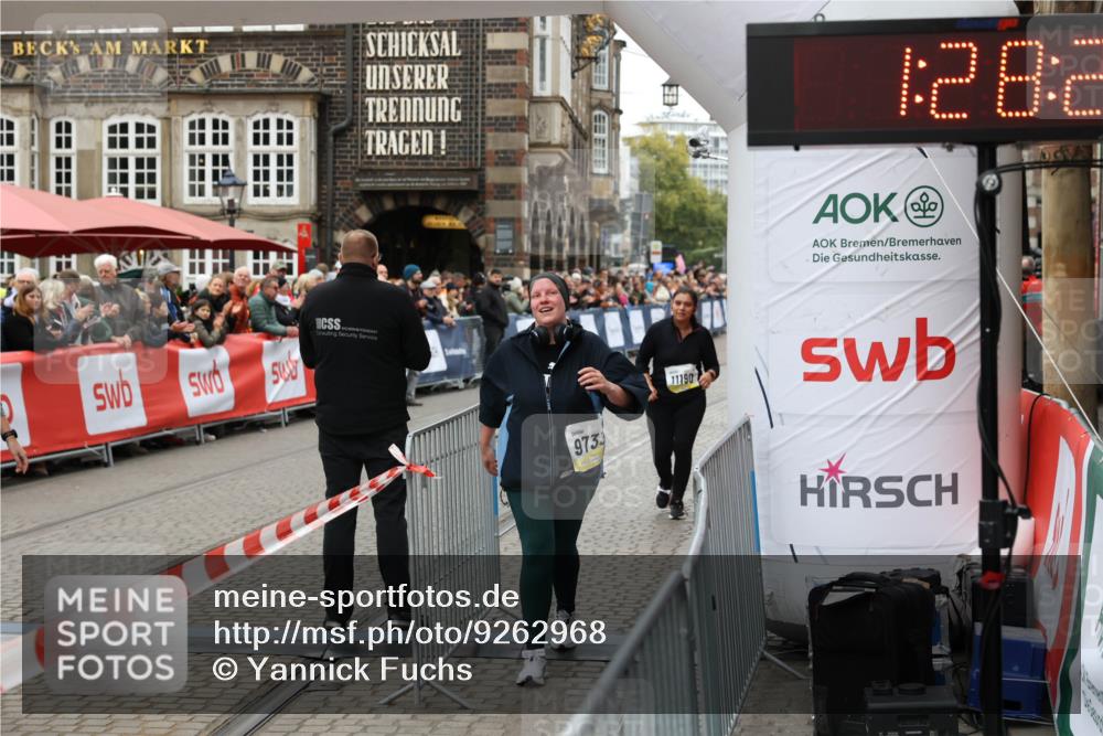 05.10.2025 - 20. swb-Marathon Bremen Yannick Fuchs http://msf.ph/oto/9262968 05.10.2025 11:24:25 Ziel 9733, 11190 meine-sportfotos.de