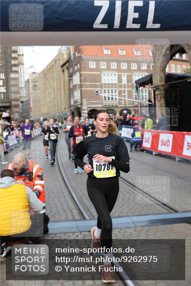 05.10.2025 - 20. swb-Marathon Bremen Yannick Fuchs http://msf.ph/oto/9262975 05.10.2025 10:49:55 Ziel 9218, 9369, 9452, 9696, 9761, 9889, 10346, 10726, 10781, 11091, 11692 meine-sportfotos.de