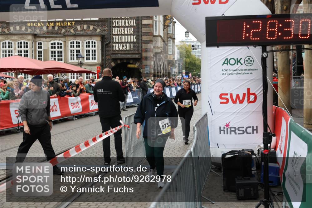 05.10.2025 - 20. swb-Marathon Bremen Yannick Fuchs http://msf.ph/oto/9262978 05.10.2025 11:24:26 Ziel 9733, 11190 meine-sportfotos.de