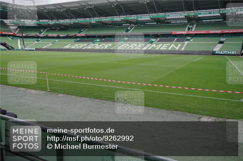 05.10.2025 - 20. swb-Marathon Bremen Michael Burmester http://msf.ph/oto/9262992 05.10.2025 11:49:08 Laufen im Stadion  meine-sportfotos.de