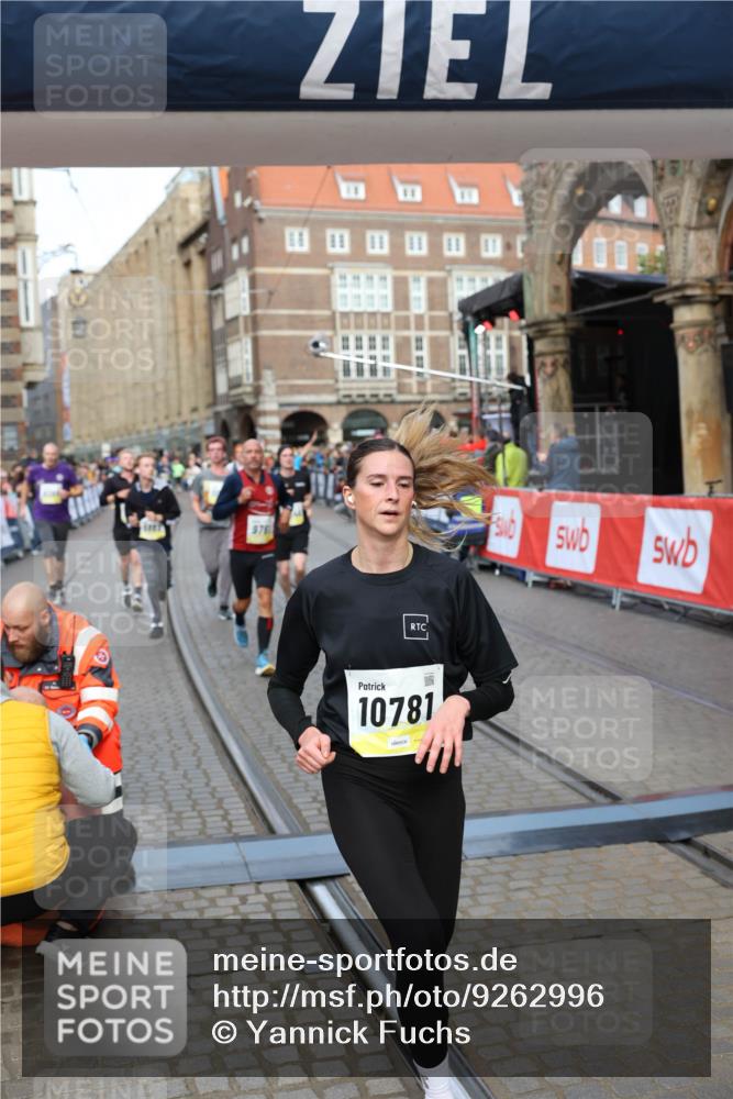 05.10.2025 - 20. swb-Marathon Bremen Yannick Fuchs http://msf.ph/oto/9262996 05.10.2025 10:49:55 Ziel 9218, 9369, 9452, 9696, 9761, 9889, 10346, 10726, 10781, 11091, 11692 meine-sportfotos.de