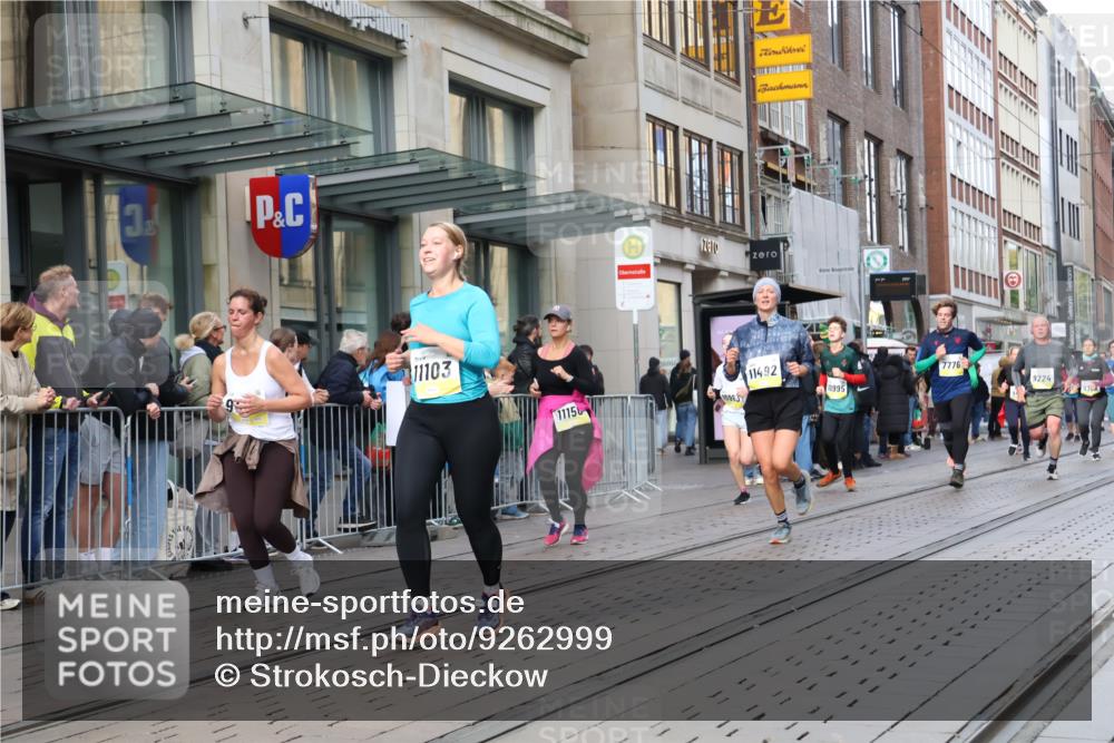 05.10.2025 - 20. swb-Marathon Bremen Strokosch-Dieckow http://msf.ph/oto/9262999 05.10.2025 11:03:05 Ziel 7199, 7776, 9224, 9225, 9246, 9308, 9325, 9486, 9498, 9850, 9940, 10142, 10213, 10405, 10446, 10471, 10926, 10963, 10995, 11103, 11124, 11150, 11236, 11390, 11467, 11502, 11508, 11509, 11522, 7199, 7776, 9224, 9225, 9246, 9308, 9325, 9486, 9498, 9850, 9940, 10142, 10213, 10405, 10446, 10471, 10926, 10963, 10995, 11103, 11124, 11150, 11236, 11390, 11467, 11502, 11508, 11509, 11522 meine-sportfotos.de