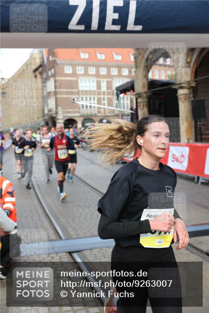 05.10.2025 - 20. swb-Marathon Bremen Yannick Fuchs http://msf.ph/oto/9263007 05.10.2025 10:49:56 Ziel 9218, 9369, 9452, 9696, 9761, 9889, 10346, 10726, 10781, 11091, 11692 meine-sportfotos.de