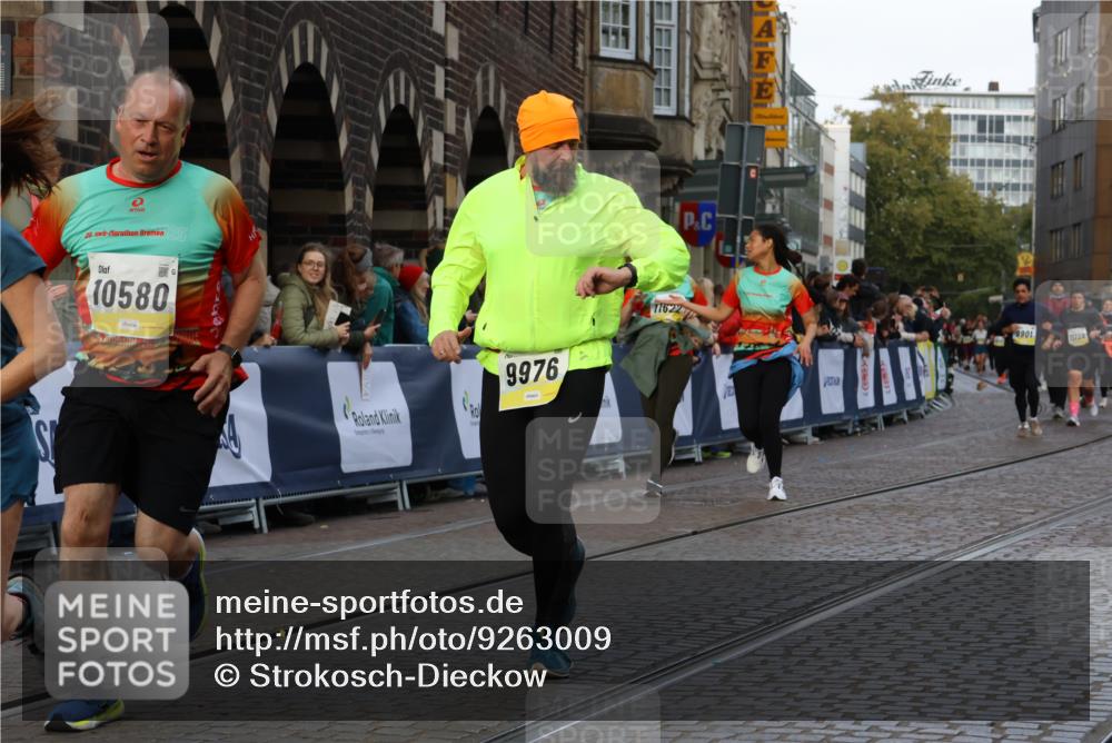 05.10.2025 - 20. swb-Marathon Bremen Strokosch-Dieckow http://msf.ph/oto/9263009 05.10.2025 11:06:54 Ziel 8574, 9321, 9826, 9942, 9976, 10396, 10580, 11131, 11355, 11389, 11414, 11497, 11622 meine-sportfotos.de