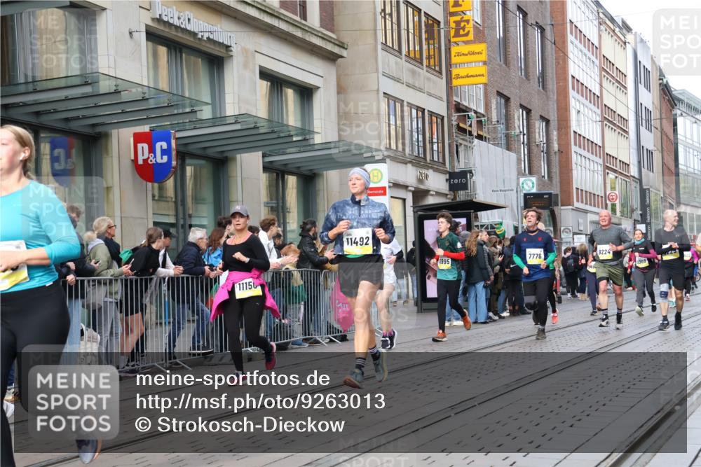 05.10.2025 - 20. swb-Marathon Bremen Strokosch-Dieckow http://msf.ph/oto/9263013 05.10.2025 11:03:06 Ziel 7199, 7776, 9224, 9225, 9246, 9308, 9325, 9486, 9498, 9850, 9940, 10142, 10213, 10405, 10446, 10471, 10926, 10963, 10995, 11103, 11124, 11150, 11236, 11390, 11467, 11502, 11508, 11509, 11522, 7199, 7776, 9224, 9225, 9246, 9308, 9325, 9486, 9498, 9850, 9940, 10142, 10213, 10405, 10446, 10471, 10926, 10963, 10995, 11103, 11124, 11150, 11236, 11390, 11467, 11502, 11508, 11509, 11522 meine-sportfotos.de