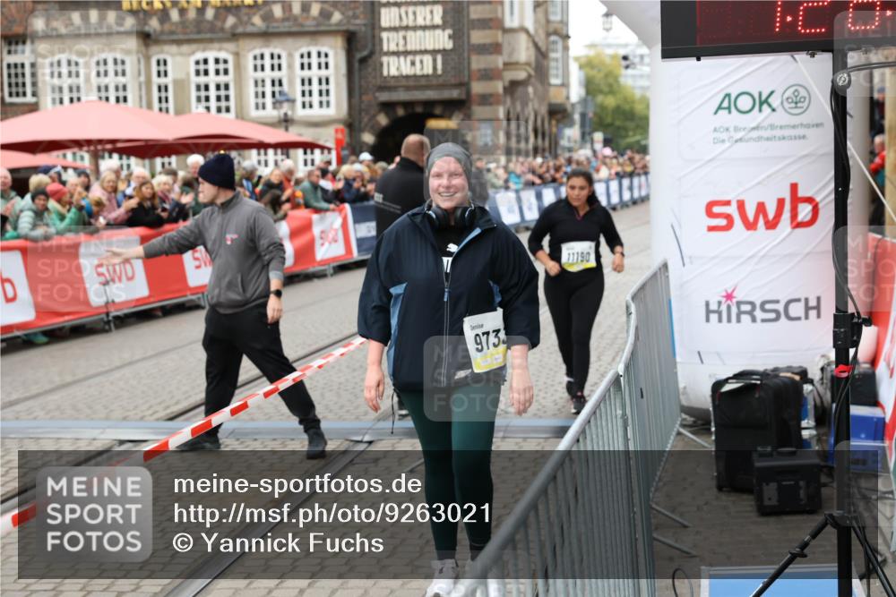 05.10.2025 - 20. swb-Marathon Bremen Yannick Fuchs http://msf.ph/oto/9263021 05.10.2025 11:24:27 Ziel 9733, 11190 meine-sportfotos.de