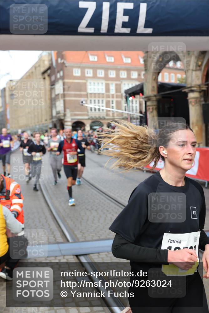 05.10.2025 - 20. swb-Marathon Bremen Yannick Fuchs http://msf.ph/oto/9263024 05.10.2025 10:49:56 Ziel 9218, 9369, 9452, 9696, 9761, 9889, 10346, 10726, 10781, 11091, 11692 meine-sportfotos.de