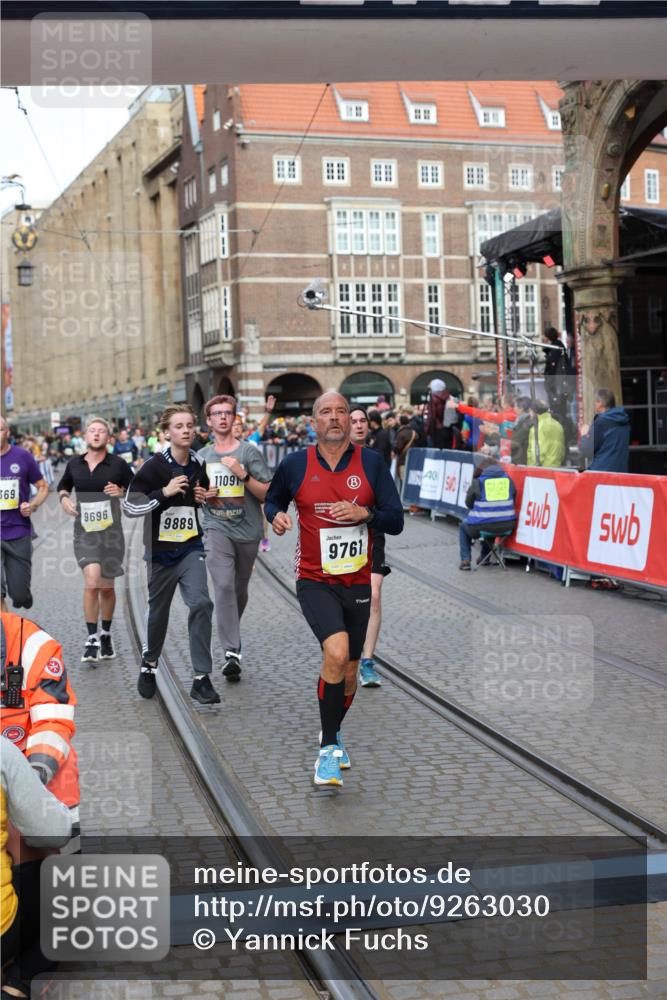 05.10.2025 - 20. swb-Marathon Bremen Yannick Fuchs http://msf.ph/oto/9263030 05.10.2025 10:49:56 Ziel 9218, 9369, 9452, 9696, 9761, 9889, 10346, 10726, 10781, 11091, 11692 meine-sportfotos.de