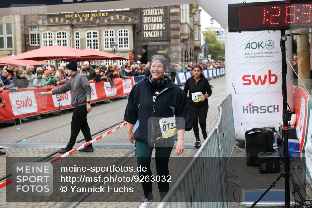 05.10.2025 - 20. swb-Marathon Bremen Yannick Fuchs http://msf.ph/oto/9263032 05.10.2025 11:24:28 Ziel 9733, 11190 meine-sportfotos.de