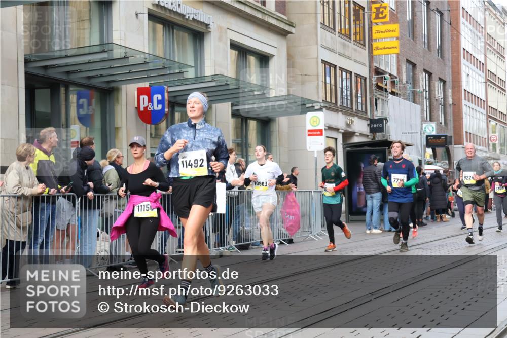 05.10.2025 - 20. swb-Marathon Bremen Strokosch-Dieckow http://msf.ph/oto/9263033 05.10.2025 11:03:06 Ziel 7199, 7776, 9224, 9225, 9246, 9308, 9325, 9486, 9498, 9850, 9940, 10142, 10213, 10405, 10446, 10471, 10926, 10963, 10995, 11103, 11124, 11150, 11236, 11390, 11467, 11502, 11508, 11509, 11522, 7199, 7776, 9224, 9225, 9246, 9308, 9325, 9486, 9498, 9850, 9940, 10142, 10213, 10405, 10446, 10471, 10926, 10963, 10995, 11103, 11124, 11150, 11236, 11390, 11467, 11502, 11508, 11509, 11522 meine-sportfotos.de