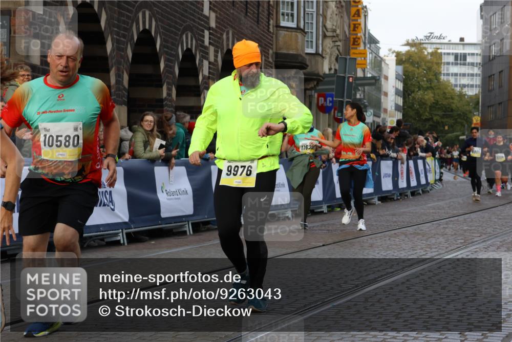 05.10.2025 - 20. swb-Marathon Bremen Strokosch-Dieckow http://msf.ph/oto/9263043 05.10.2025 11:06:54 Ziel 8574, 9321, 9826, 9942, 9976, 10396, 10580, 11131, 11355, 11389, 11414, 11497, 11622 meine-sportfotos.de