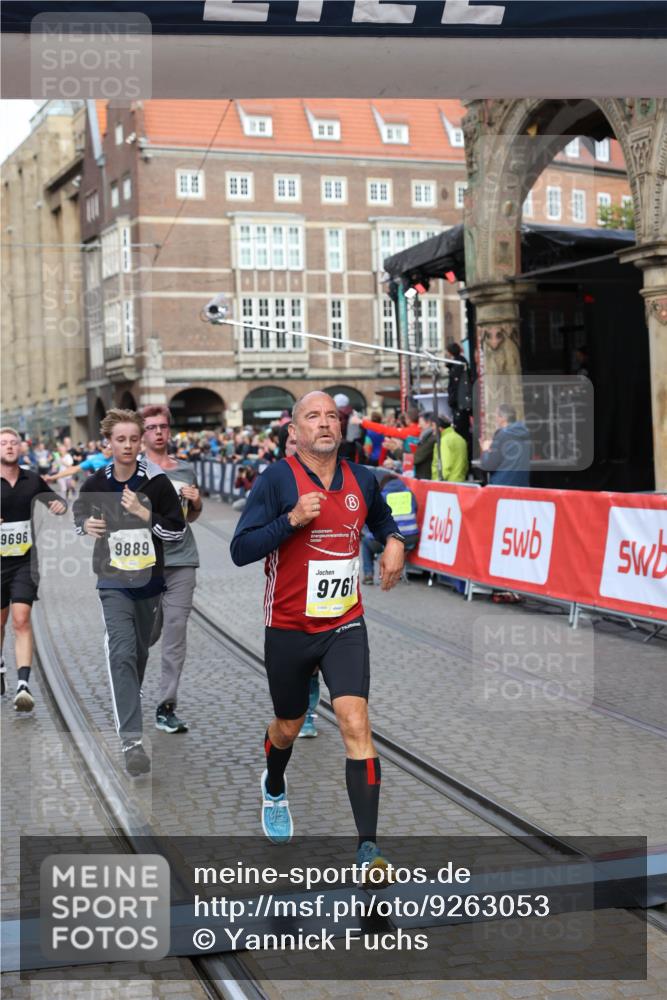 05.10.2025 - 20. swb-Marathon Bremen Yannick Fuchs http://msf.ph/oto/9263053 05.10.2025 10:49:57 Ziel 9218, 9369, 9452, 9696, 9761, 9889, 10159, 10346, 10781, 11091, 11749 meine-sportfotos.de