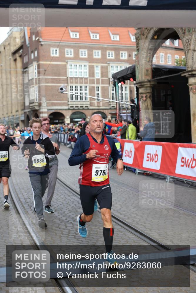 05.10.2025 - 20. swb-Marathon Bremen Yannick Fuchs http://msf.ph/oto/9263060 05.10.2025 10:49:57 Ziel 9218, 9369, 9452, 9696, 9761, 9889, 10159, 10346, 10781, 11091, 11749 meine-sportfotos.de
