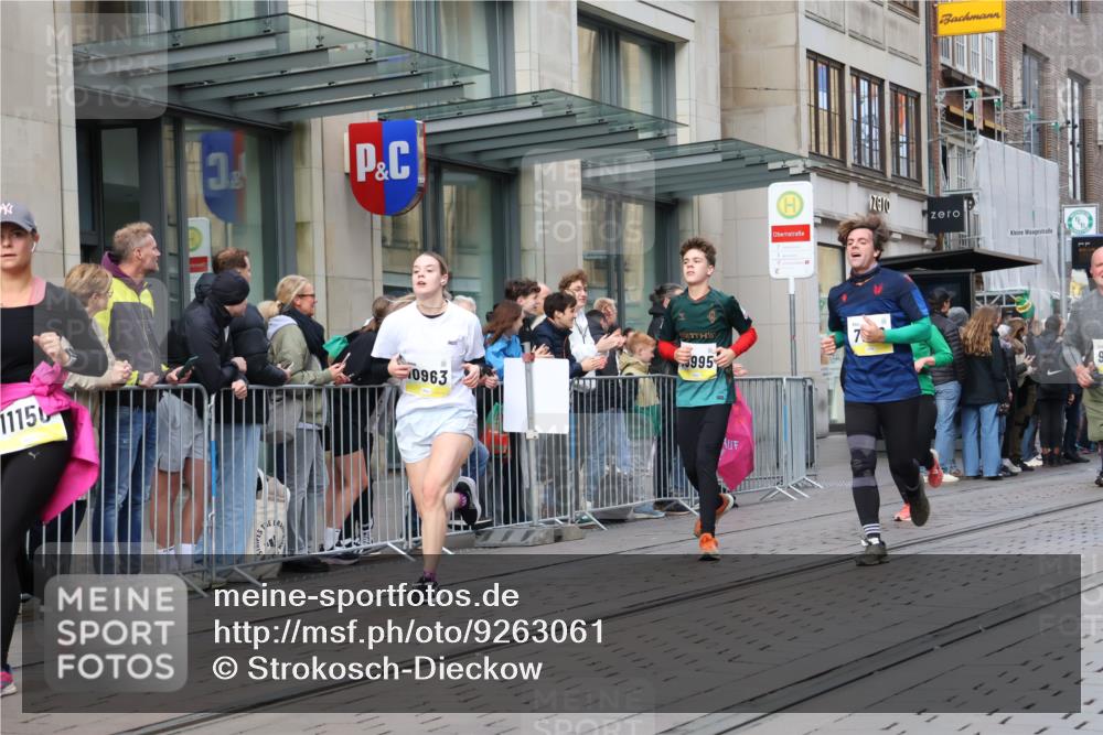 05.10.2025 - 20. swb-Marathon Bremen Strokosch-Dieckow http://msf.ph/oto/9263061 05.10.2025 11:03:07 Ziel 7199, 7776, 9224, 9225, 9246, 9308, 9325, 9486, 9498, 9850, 9940, 10142, 10213, 10405, 10446, 10478, 10963, 10995, 11103, 11124, 11150, 11236, 11390, 11467, 11502, 11508, 11509, 11522, 7199, 7776, 9224, 9225, 9246, 9308, 9325, 9486, 9498, 9850, 9940, 10142, 10213, 10405, 10446, 10478, 10963, 10995, 11103, 11124, 11150, 11236, 11390, 11467, 11502, 11508, 11509, 11522 meine-sportfotos.de