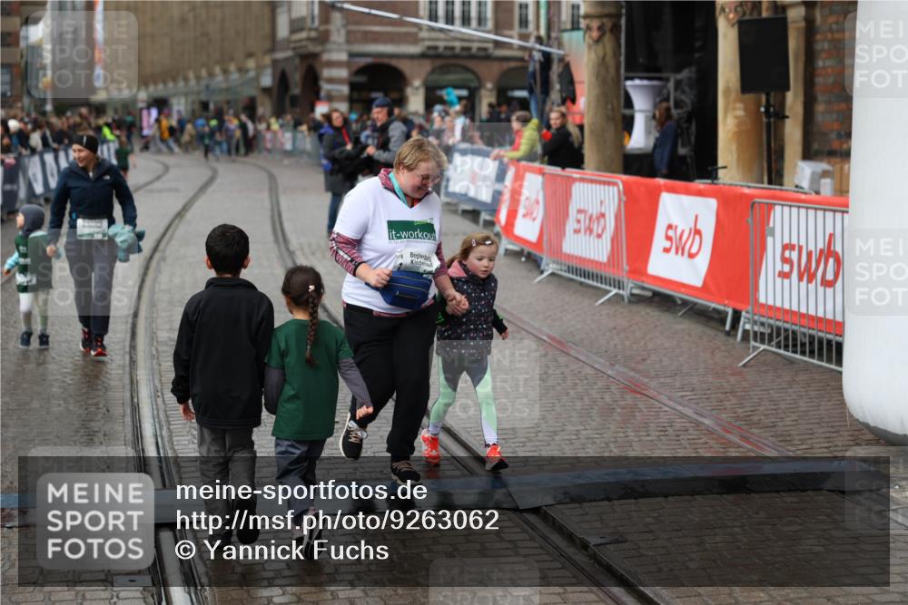 05.10.2025 - 20. swb-Marathon Bremen Yannick Fuchs http://msf.ph/oto/9263062 05.10.2025 15:24:20 Ziel  meine-sportfotos.de