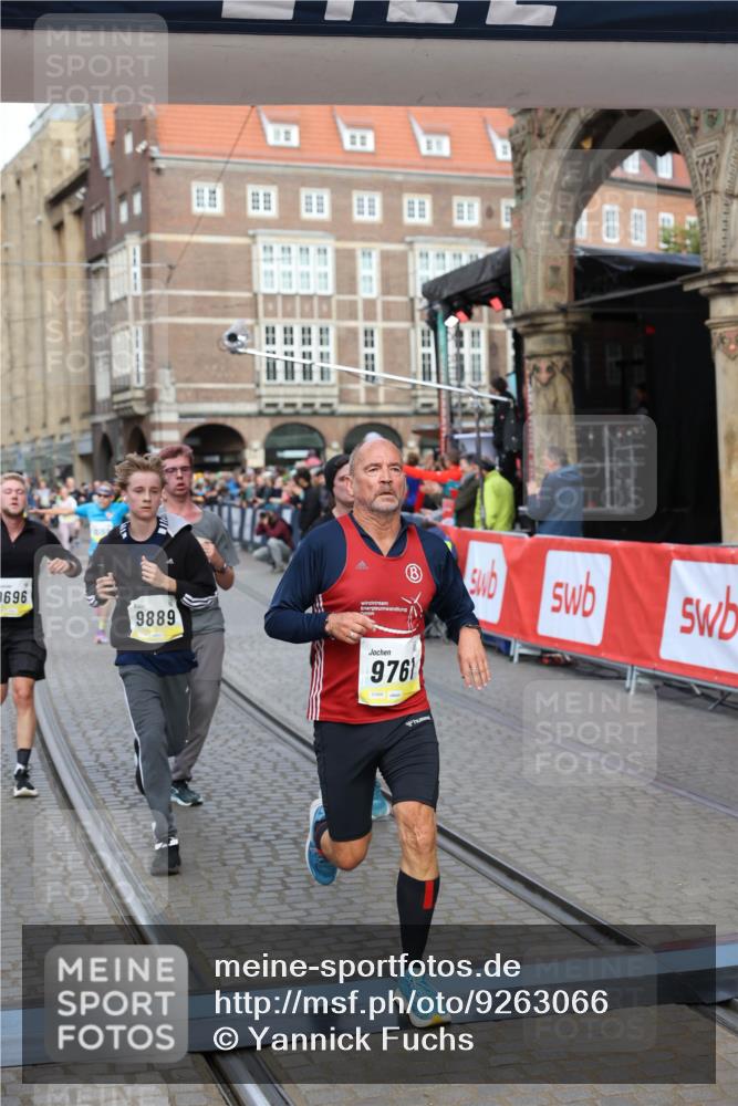 05.10.2025 - 20. swb-Marathon Bremen Yannick Fuchs http://msf.ph/oto/9263066 05.10.2025 10:49:57 Ziel 9218, 9369, 9452, 9696, 9761, 9889, 10159, 10346, 10781, 11091, 11749 meine-sportfotos.de