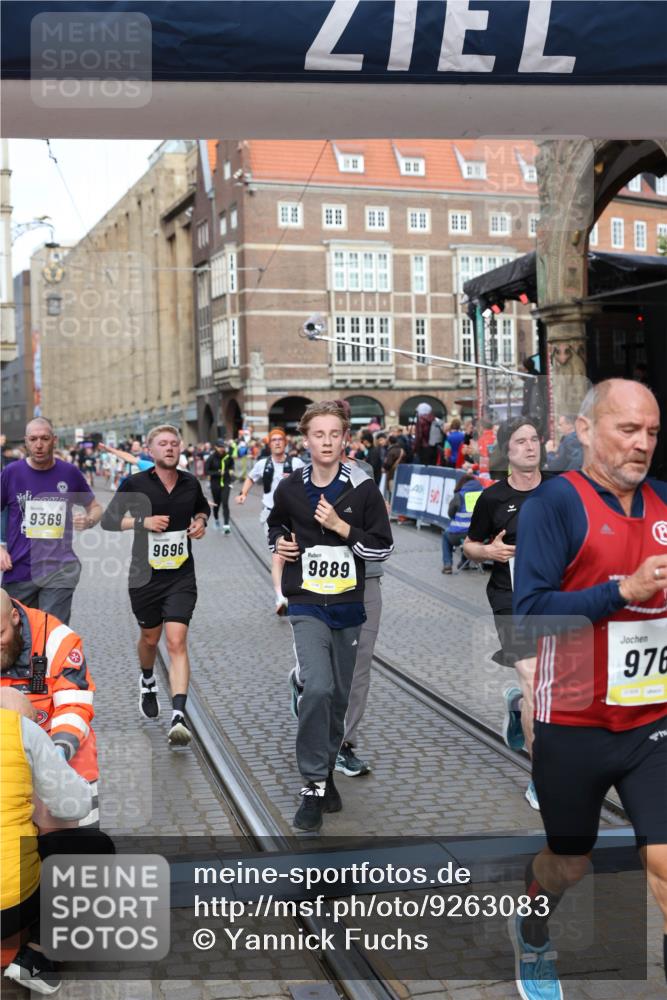 05.10.2025 - 20. swb-Marathon Bremen Yannick Fuchs http://msf.ph/oto/9263083 05.10.2025 10:49:57 Ziel 9218, 9369, 9452, 9696, 9761, 9889, 10159, 10346, 10781, 11091, 11749 meine-sportfotos.de