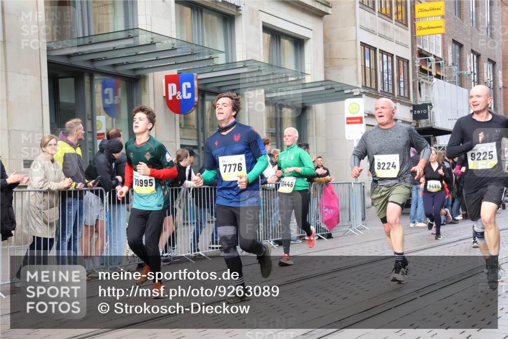 05.10.2025 - 20. swb-Marathon Bremen Strokosch-Dieckow http://msf.ph/oto/9263089 05.10.2025 11:03:09 Ziel 7199, 7776, 9224, 9225, 9246, 9308, 9325, 9486, 9498, 9850, 9940, 10142, 10213, 10297, 10405, 10446, 10478, 10711, 10713, 10963, 10995, 11103, 11124, 11150, 11236, 11467, 11502, 11508, 11509, 11522, 7199, 7776, 9224, 9225, 9246, 9308, 9325, 9486, 9498, 9850, 9940, 10142, 10213, 10297, 10405, 10446, 10478, 10711, 10713, 10963, 10995, 11103, 11124, 11150, 11236, 11467, 11502, 11508, 11509, 11522 meine-sportfotos.de