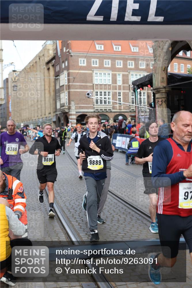 05.10.2025 - 20. swb-Marathon Bremen Yannick Fuchs http://msf.ph/oto/9263091 05.10.2025 10:49:57 Ziel 9218, 9369, 9452, 9696, 9761, 9889, 10159, 10346, 10781, 11091, 11749 meine-sportfotos.de