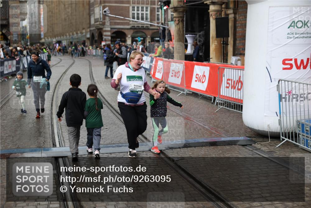 05.10.2025 - 20. swb-Marathon Bremen Yannick Fuchs http://msf.ph/oto/9263095 05.10.2025 15:24:21 Ziel  meine-sportfotos.de