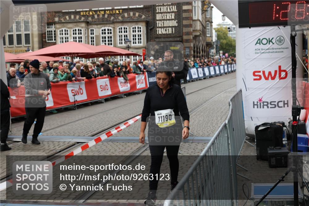 05.10.2025 - 20. swb-Marathon Bremen Yannick Fuchs http://msf.ph/oto/9263123 05.10.2025 11:24:30 Ziel 9733, 11190 meine-sportfotos.de