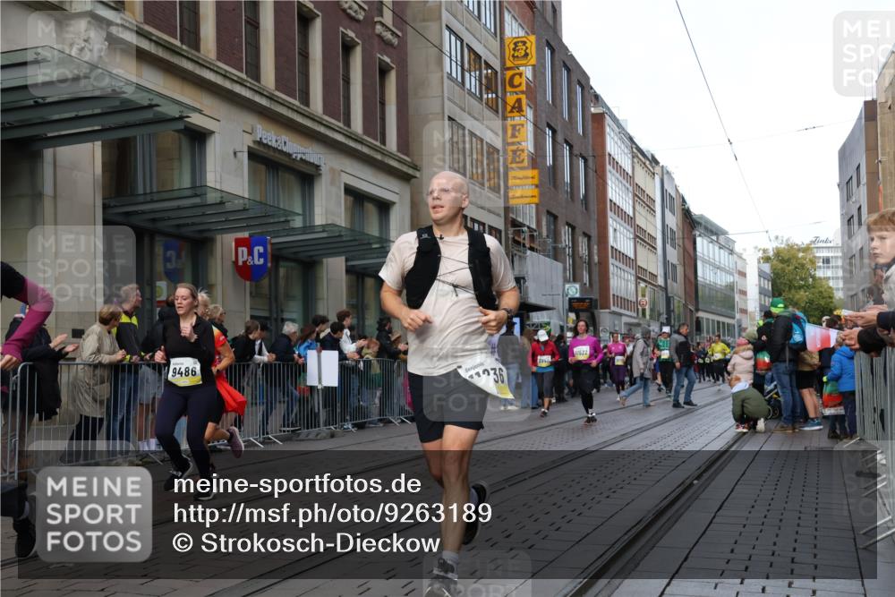 05.10.2025 - 20. swb-Marathon Bremen Strokosch-Dieckow http://msf.ph/oto/9263189 05.10.2025 11:03:12 Ziel 7199, 7776, 9224, 9225, 9308, 9315, 9486, 9498, 9850, 9940, 10213, 10297, 10405, 10446, 10478, 10603, 10604, 10711, 10713, 10963, 10995, 11103, 11124, 11150, 11236, 11467, 11502, 11508, 11509, 11522, 11589, 7199, 7776, 9224, 9225, 9308, 9315, 9486, 9498, 9850, 9940, 10213, 10297, 10405, 10446, 10478, 10603, 10604, 10711, 10713, 10963, 10995, 11103, 11124, 11150, 11236, 11467, 11502, 11508, 11509, 11522, 11589 meine-sportfotos.de