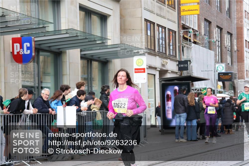 05.10.2025 - 20. swb-Marathon Bremen Strokosch-Dieckow http://msf.ph/oto/9263236 05.10.2025 11:03:15 Ziel 7199, 7776, 9224, 9225, 9308, 9315, 9486, 9498, 9850, 9940, 10213, 10238, 10297, 10446, 10478, 10603, 10604, 10711, 10713, 10963, 10995, 11103, 11124, 11150, 11236, 11306, 11522, 11589, 7199, 7776, 9224, 9225, 9308, 9315, 9486, 9498, 9850, 9940, 10213, 10238, 10297, 10446, 10478, 10603, 10604, 10711, 10713, 10963, 10995, 11103, 11124, 11150, 11236, 11306, 11522, 11589 meine-sportfotos.de