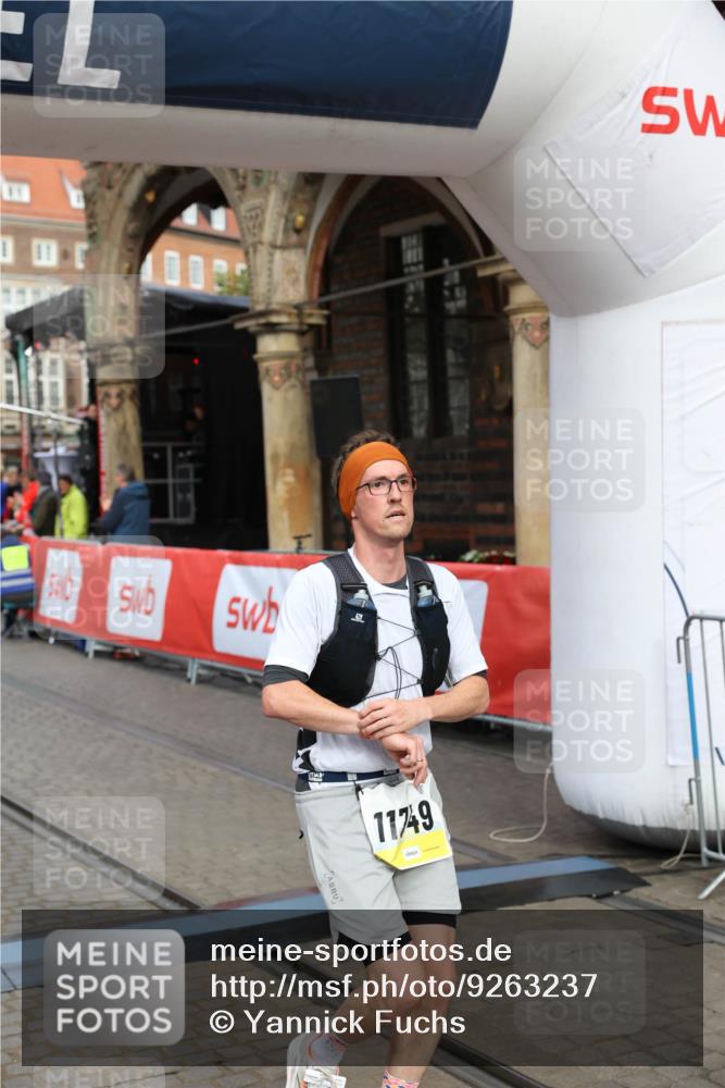 05.10.2025 - 20. swb-Marathon Bremen Yannick Fuchs http://msf.ph/oto/9263237 05.10.2025 10:50:01 Ziel 9218, 9369, 9696, 9761, 9889, 10159, 10346, 10781, 10946, 11091, 11642, 11749 meine-sportfotos.de