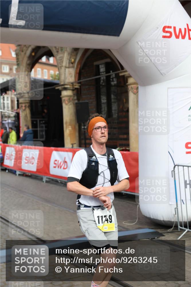 05.10.2025 - 20. swb-Marathon Bremen Yannick Fuchs http://msf.ph/oto/9263245 05.10.2025 10:50:01 Ziel 9218, 9369, 9696, 9761, 9889, 10159, 10346, 10781, 10946, 11091, 11642, 11749 meine-sportfotos.de