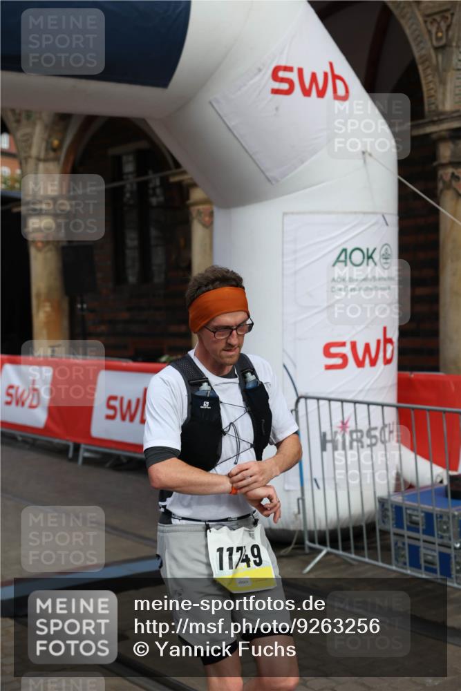 05.10.2025 - 20. swb-Marathon Bremen Yannick Fuchs http://msf.ph/oto/9263256 05.10.2025 10:50:01 Ziel 9218, 9369, 9696, 9761, 9889, 10159, 10346, 10781, 10946, 11091, 11642, 11749 meine-sportfotos.de