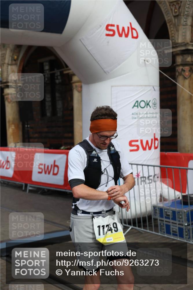 05.10.2025 - 20. swb-Marathon Bremen Yannick Fuchs http://msf.ph/oto/9263273 05.10.2025 10:50:01 Ziel 9218, 9369, 9696, 9761, 9889, 10159, 10346, 10781, 10946, 11091, 11642, 11749 meine-sportfotos.de