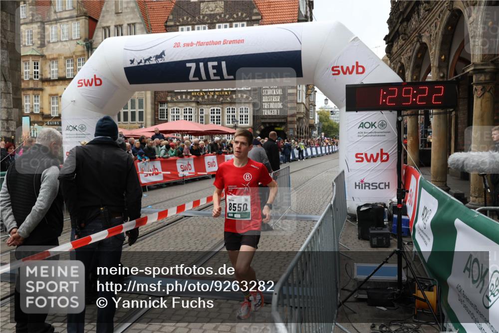 05.10.2025 - 20. swb-Marathon Bremen Yannick Fuchs http://msf.ph/oto/9263282 05.10.2025 11:25:18 Ziel  meine-sportfotos.de