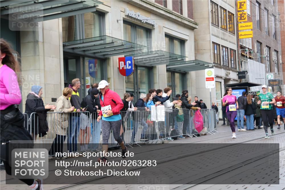 05.10.2025 - 20. swb-Marathon Bremen Strokosch-Dieckow http://msf.ph/oto/9263283 05.10.2025 11:03:17 Ziel 7199, 7776, 9224, 9308, 9315, 9486, 9498, 9850, 9940, 10213, 10238, 10297, 10446, 10478, 10603, 10604, 10711, 10713, 10995, 11150, 11236, 11306, 11522, 11589, 7199, 7776, 9224, 9308, 9315, 9486, 9498, 9850, 9940, 10213, 10238, 10297, 10446, 10478, 10603, 10604, 10711, 10713, 10995, 11150, 11236, 11306, 11522, 11589 meine-sportfotos.de