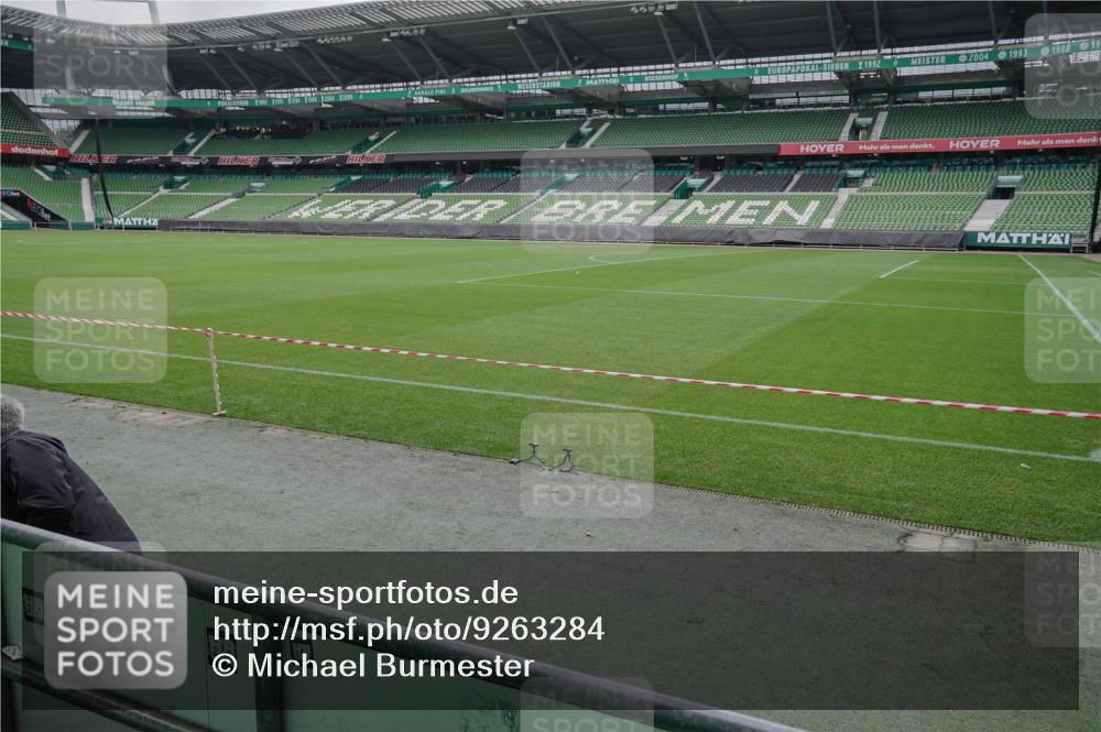 05.10.2025 - 20. swb-Marathon Bremen Michael Burmester http://msf.ph/oto/9263284 05.10.2025 11:51:52 Laufen im Stadion 1040, 11703 meine-sportfotos.de