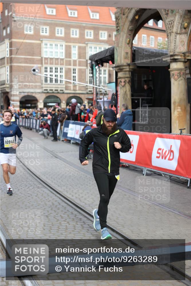 05.10.2025 - 20. swb-Marathon Bremen Yannick Fuchs http://msf.ph/oto/9263289 05.10.2025 10:50:03 Ziel 9369, 9693, 9696, 9761, 9889, 10159, 10346, 10543, 10946, 11091, 11642, 11749 meine-sportfotos.de
