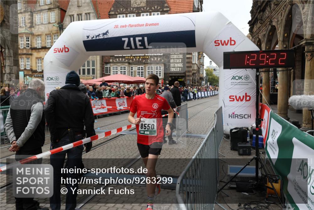 05.10.2025 - 20. swb-Marathon Bremen Yannick Fuchs http://msf.ph/oto/9263299 05.10.2025 11:25:18 Ziel  meine-sportfotos.de
