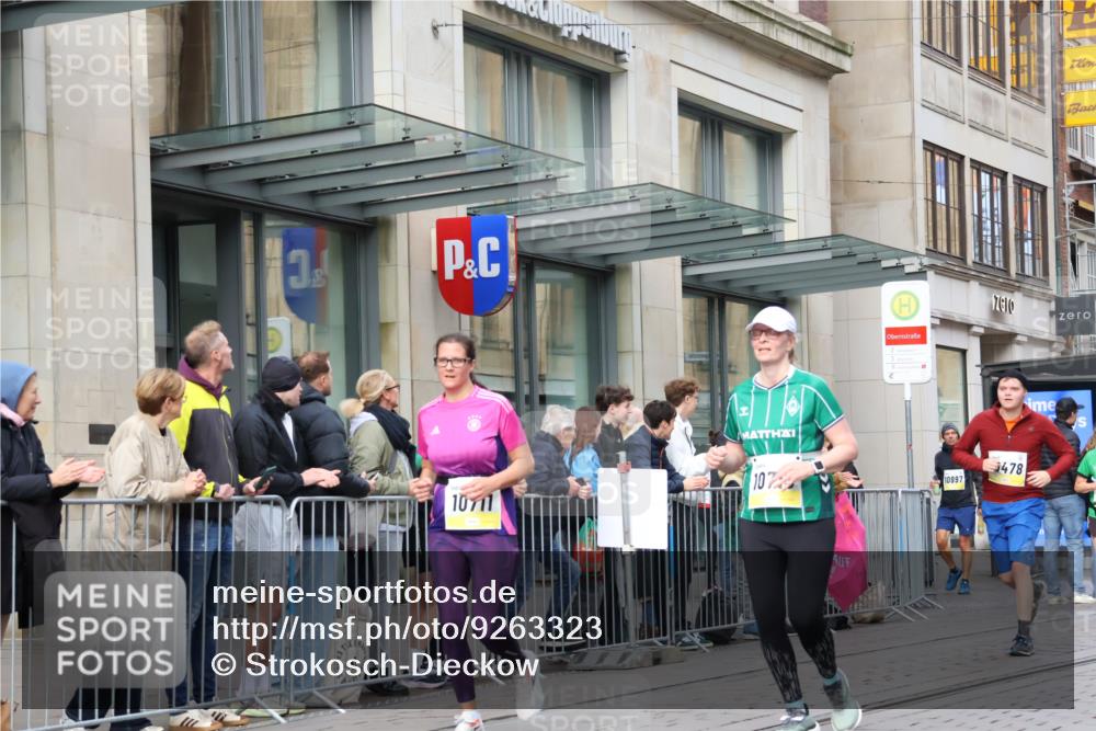 05.10.2025 - 20. swb-Marathon Bremen Strokosch-Dieckow http://msf.ph/oto/9263323 05.10.2025 11:03:20 Ziel 7199, 7788, 9315, 9486, 9498, 9850, 9940, 10213, 10238, 10297, 10478, 10603, 10604, 10711, 10713, 11039, 11150, 11272, 11306, 11522, 11589, 7199, 7788, 9315, 9486, 9498, 9850, 9940, 10213, 10238, 10297, 10478, 10603, 10604, 10711, 10713, 11039, 11150, 11272, 11306, 11522, 11589 meine-sportfotos.de