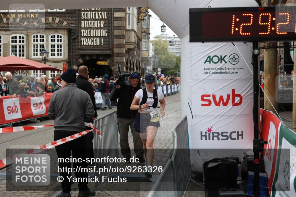 05.10.2025 - 20. swb-Marathon Bremen Yannick Fuchs http://msf.ph/oto/9263326 05.10.2025 11:25:23 Ziel 9763 meine-sportfotos.de