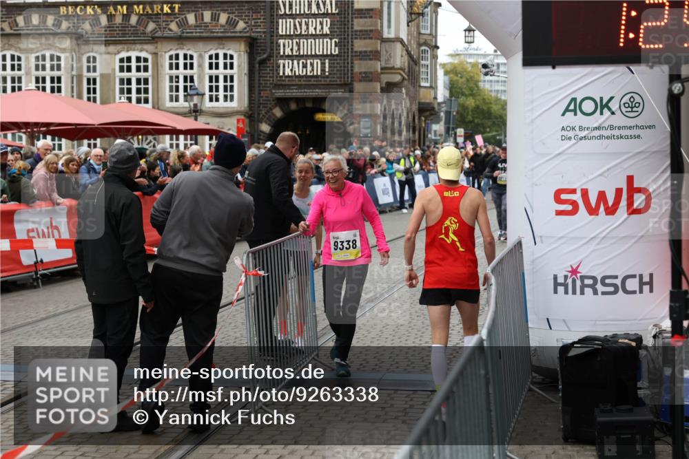 05.10.2025 - 20. swb-Marathon Bremen Yannick Fuchs http://msf.ph/oto/9263338 05.10.2025 11:25:49 Ziel 9338 meine-sportfotos.de
