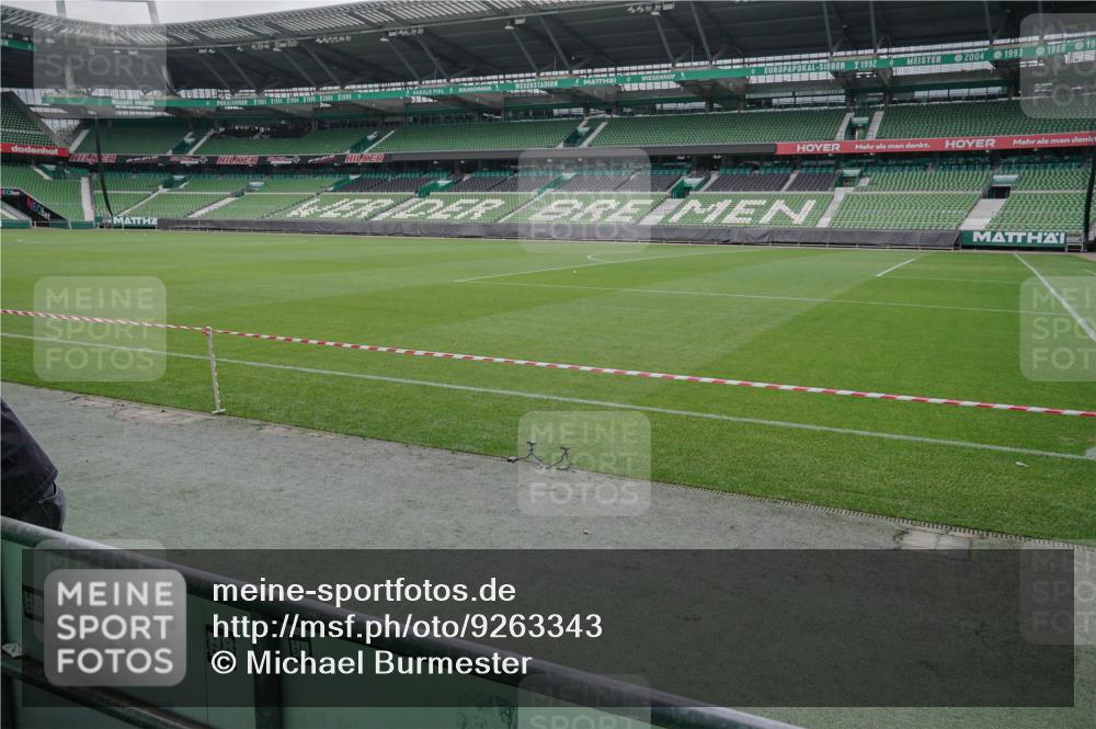 05.10.2025 - 20. swb-Marathon Bremen Michael Burmester http://msf.ph/oto/9263343 05.10.2025 11:51:56 Laufen im Stadion 1040 meine-sportfotos.de